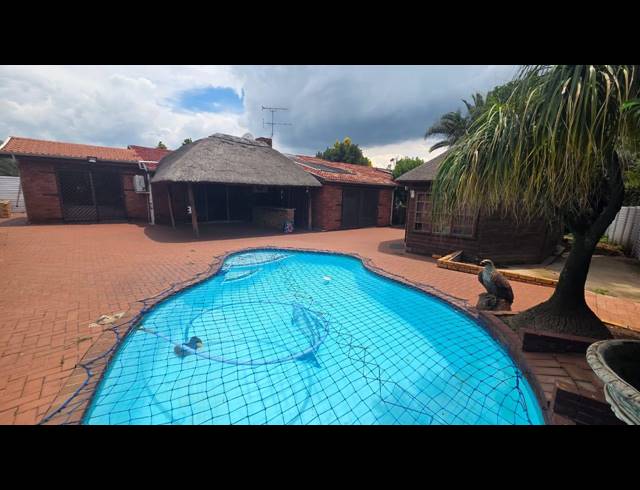 3 BEDROOM HOUSE FOR SALE IN BRACKENDOWNS